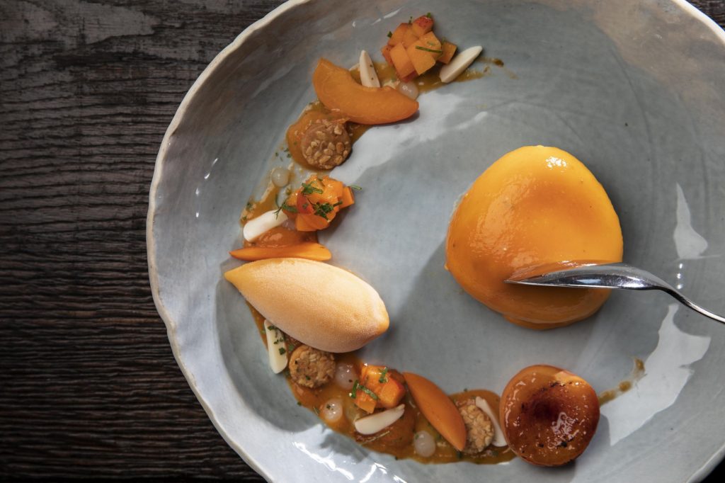 dish with apricots - ferme saint siméon honfleur