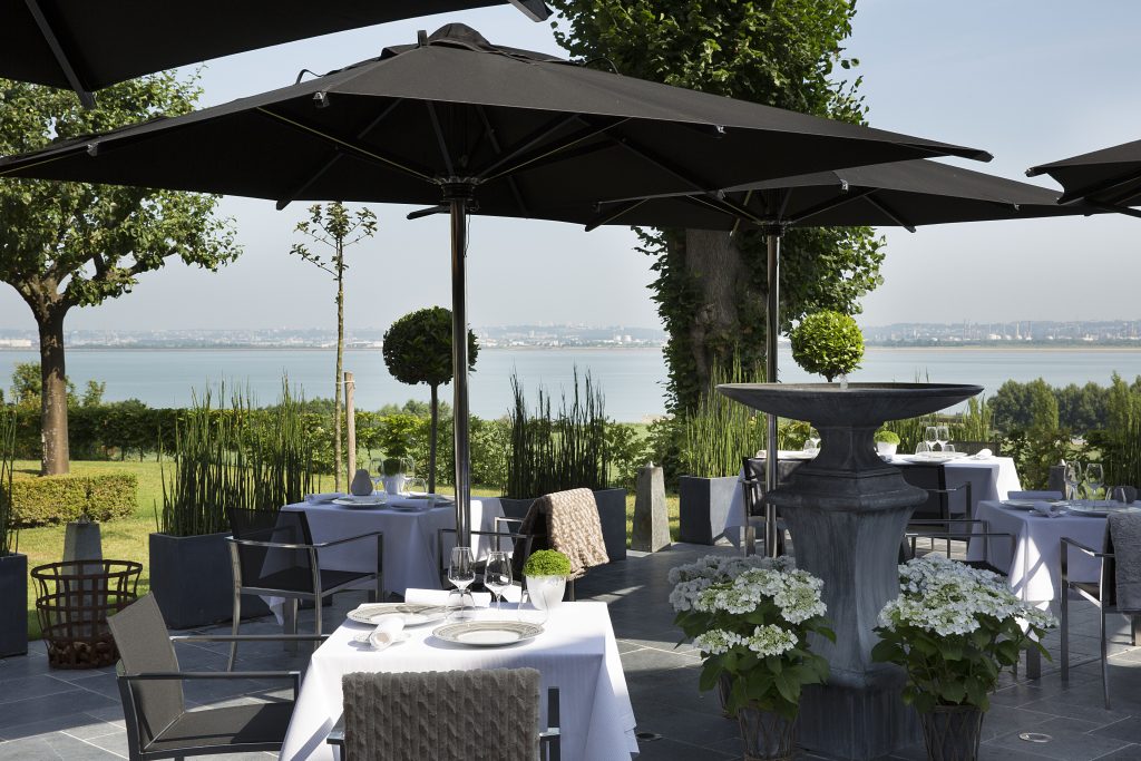 terrasse avec table extérieure - séminaire honfleur